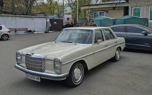 В Киеве появился Mercedes-Benz W115 1970 года в оригинальном состоянии