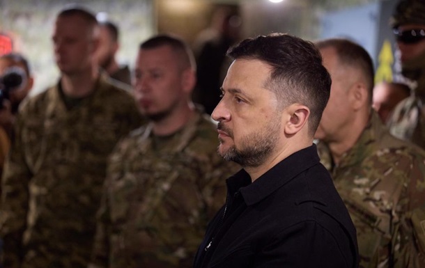 Зеленский прибыл на южный фронт