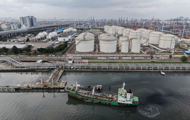 Запасы нефти близки к  операционному минимуму  - СМИ