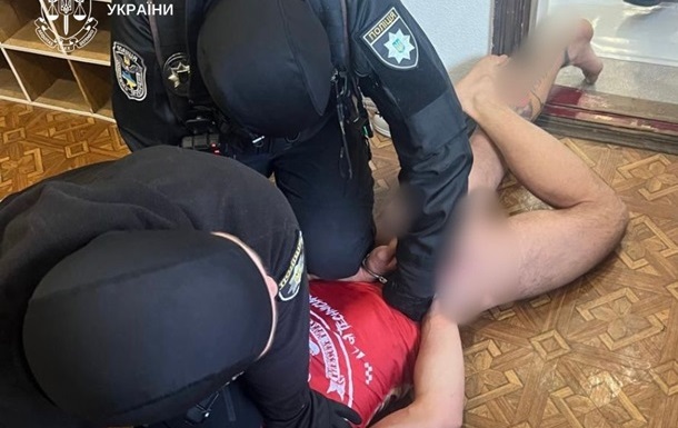 Тренера по джиу-джитсу судят за изнасилование учениц