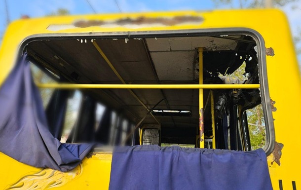 Дрон росіян атакував автобус на Херсонщині: є жертва