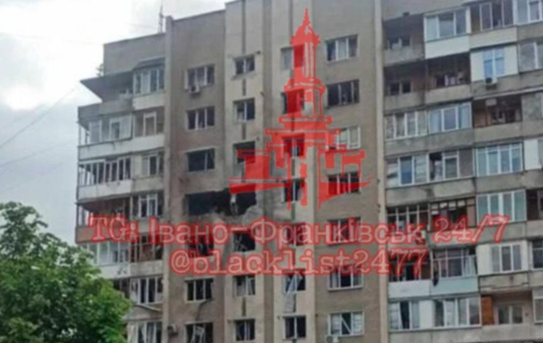 Дрон попал в многоэтажный дом в Ивано-Франковске