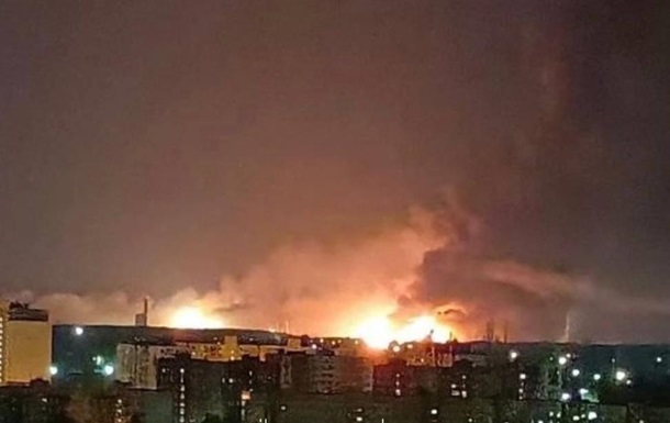 В Рязани горит НПЗ - соцсети