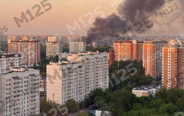 Москву атакують дрони, горять промислові об'єкти РФ