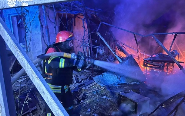 Російська армія вдарила по житлових будинках Одеси