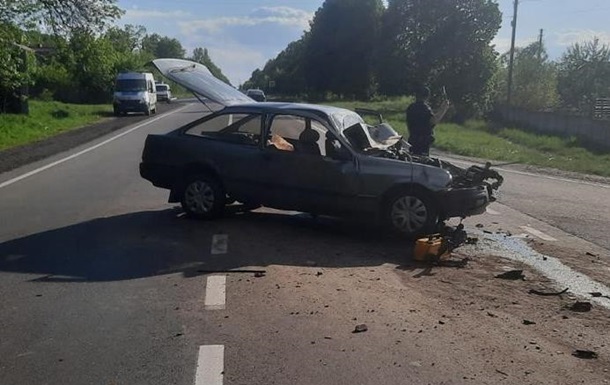 Під Луцьком машина зіткнулася з автобусом: серед потерпілих - четверо дітей