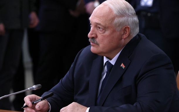 Атаки на НПЗ: Лукашенко пообіцяв  підставити плече  Росії