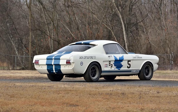 Ford Mustang 60-х продали на аукционе почти за 4 миллиона долларов