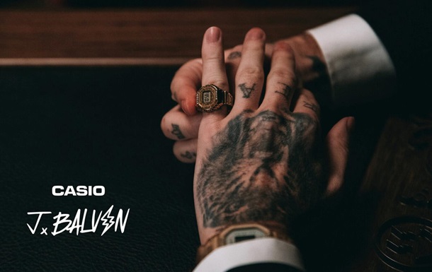 Casio і J Balvin випустили мініатюрний цифровий годинник-каблучку