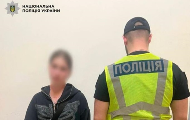В Киеве девушка ударила военного бутылкой из-за замечания