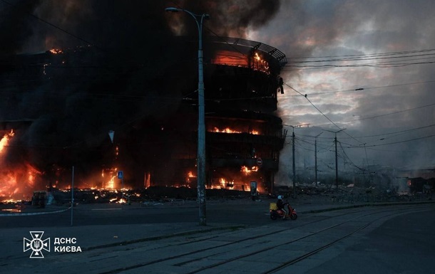 Рятувальники понад 15 годин гасили пожежі після атаки РФ - Зеленський