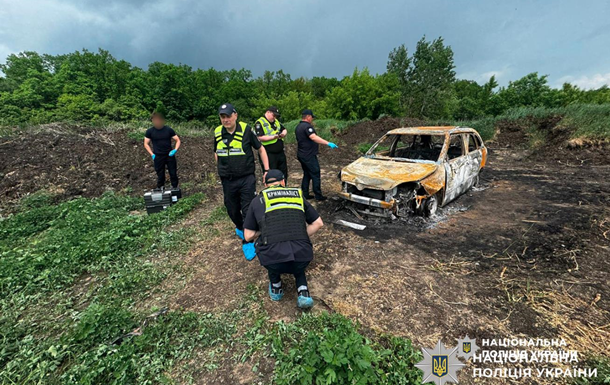 Біля Вінниці знайшли спалене авто з тілом у салоні