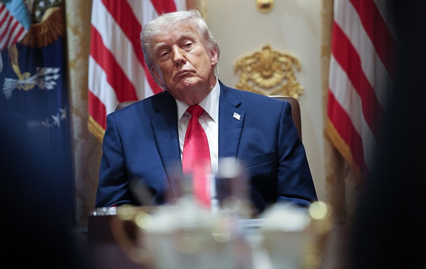 Рейтинг Трампа упал до рекордного минимума
