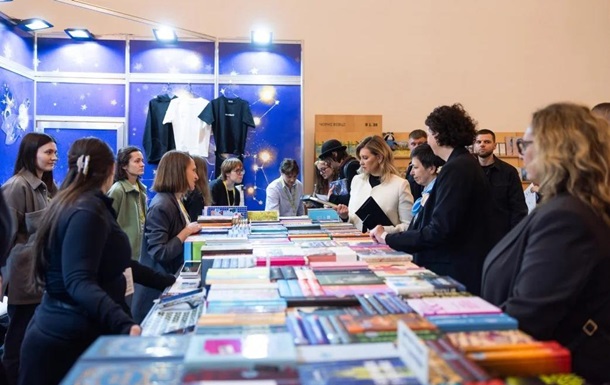 Елена Зеленская посетила Книжный Арсенал