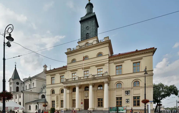 У Любліні зняли прапор України з ратуші через рішення Зеленського
