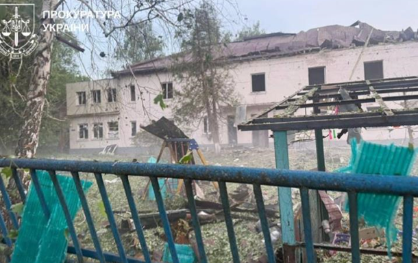 В Чугуеве в результате обстрела поврежден детский сад, есть раненые