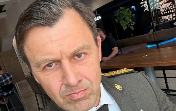 Андрей Онистрат показал могилу сына, который погиб на фронте