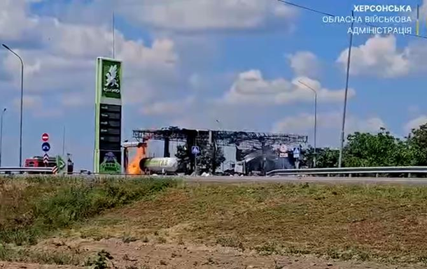Россияне атаковали АЗС на Херсонщине, есть жертва