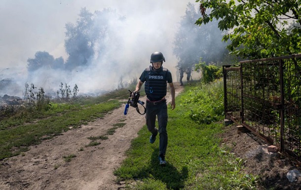 Зеленський привітав журналістів з професійним святом