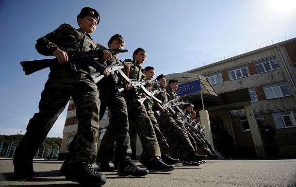 Російським школярам пропонують підробіток у військкоматах - ЗМІ