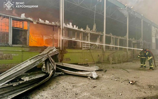 Росіяни вдарили по підприємству в Херсоні