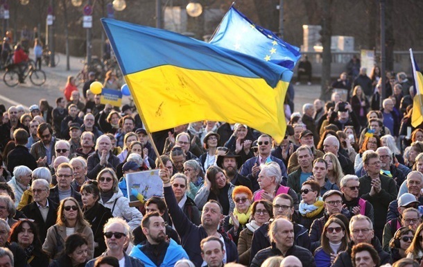 Українці виступають за усунення росмови з офіційної сфери - опитування