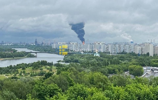 Столицю РФ атакують дрони, палає її найбільший НПЗ