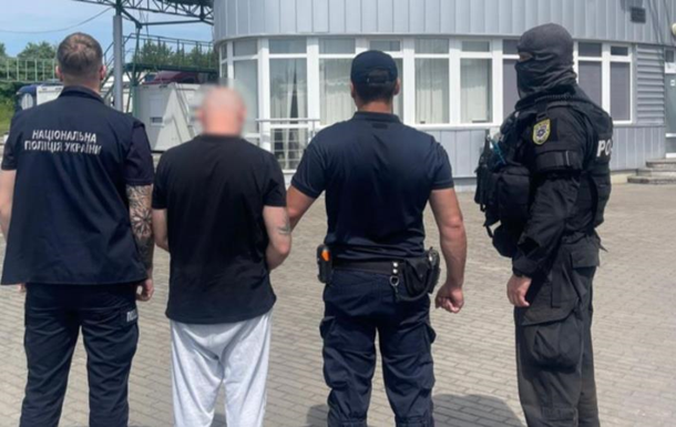 До України зі Словаччини екстрадували організатора озброєної банди