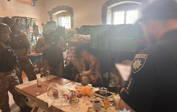 Метадон в мыле и свекле: раскрыта поставка наркотиков в Киевское СИЗО