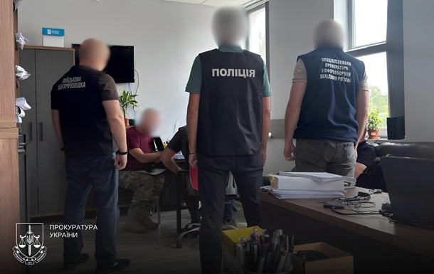 Екскомбрига підозрюють у нарахуванні 80 млн незаконних  бойових 