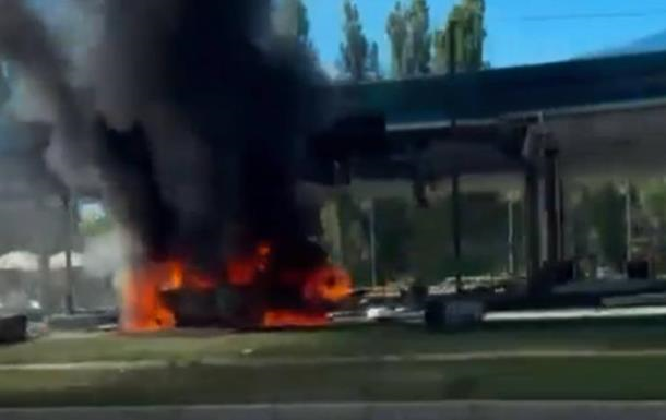 Росіяни знову атакували АЗС у Сумах: троє людей поранені