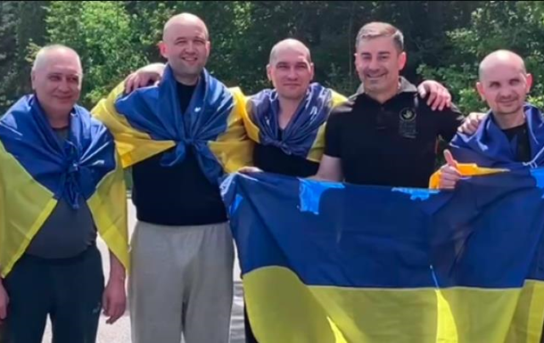 Україна повернула з полону Росії сімох цивільних 