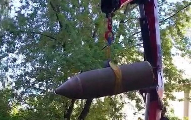 В Киеве нашли боевую часть ракеты возле дома