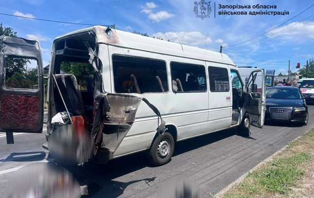 Росіяни вдарили по маршрутці у Запоріжжі, є жертви