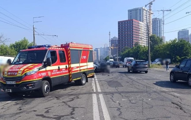 Смертельное ДТП в Киеве на Виноградаре: движение затруднено