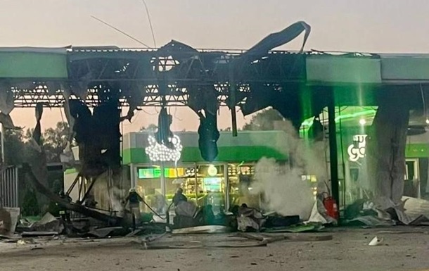 РФ вночі атакувала п ять АЗС на Дніпропетровщині: є загибла і поранені