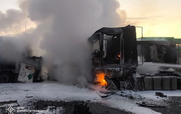 Удари по АЗС на Дніпропетровщині: з явилися фото наслідків