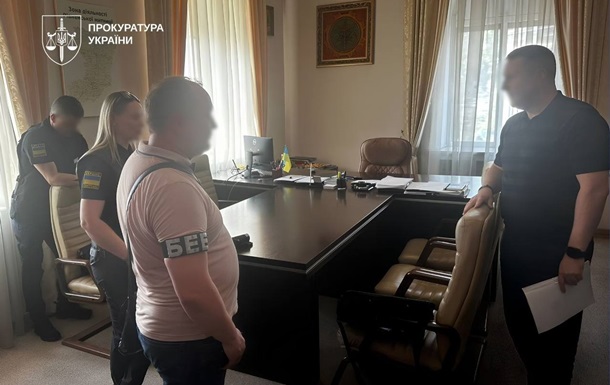 Миллионные убытки: трое сотрудников таможни получили подозрение