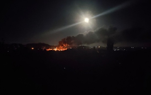 ВСУ сожгли 22 грузовика в оккупированном Донецке
