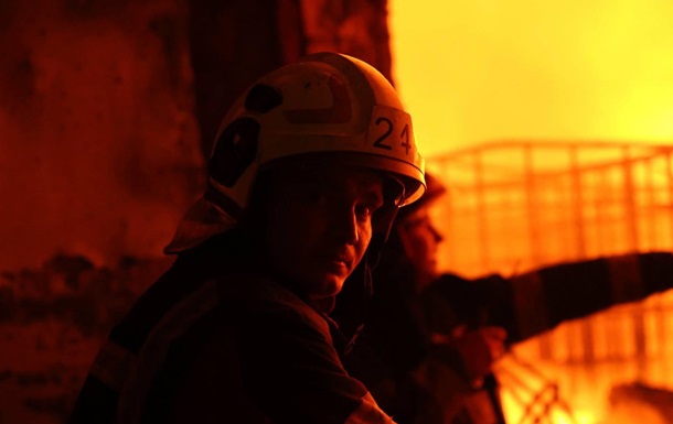 Атака РФ на Киев: в центре загорелся отель