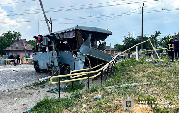 Под Ровно поезд врезался в маршрутку, есть жертвы