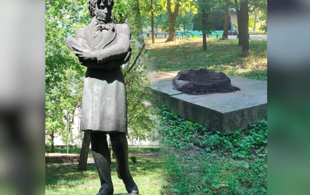 В Каменке на Черкащине убрали памятник Пушкину
