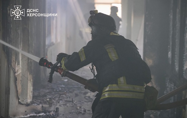 РФ ударила по лікарні у Херсоні, є жертви