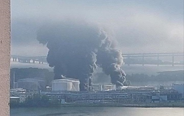 В Петербурге атака БПЛА, горит нефтяной терминал