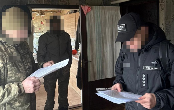 На Київщині командир роками використовував бійців для будівництва дому