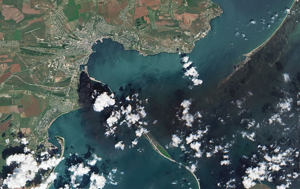 В Крыму горят электроподстанции, начались отключения воды