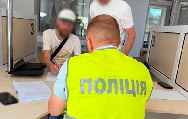 Зачинив собаку на балконі в спеку: киянину повідомили про підозру