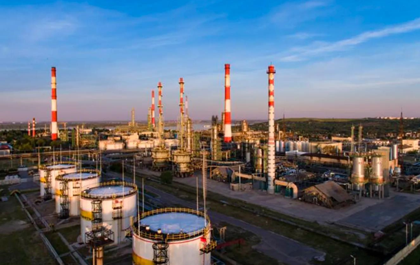 Саратовский НПЗ остановил работу из-за удара дронов - СМИ