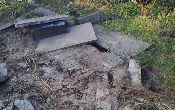 На Харківщині з кладовища викрали радянський танк