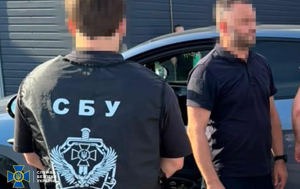 Двох посадовців митної служби викрили на корупційних схемах 